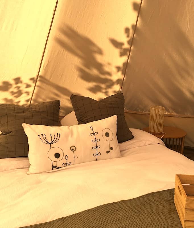 détails du lit de la tente double XL